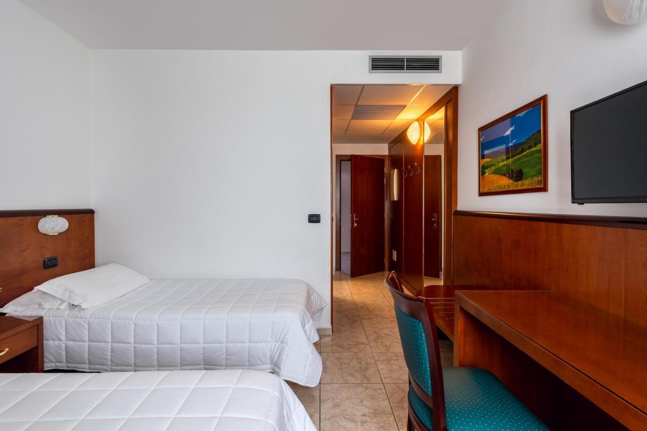 Rivoli Hotel Extérieur photo