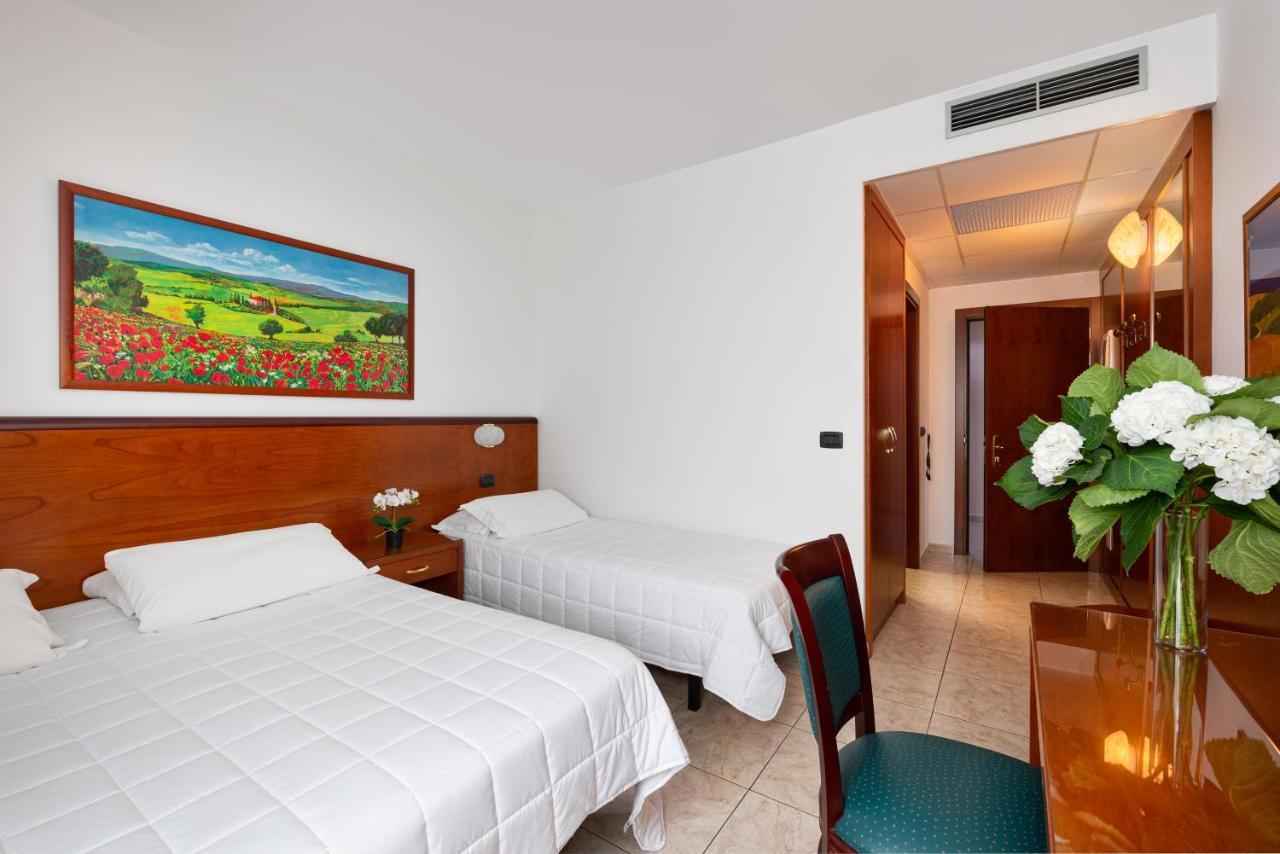 Rivoli Hotel Extérieur photo